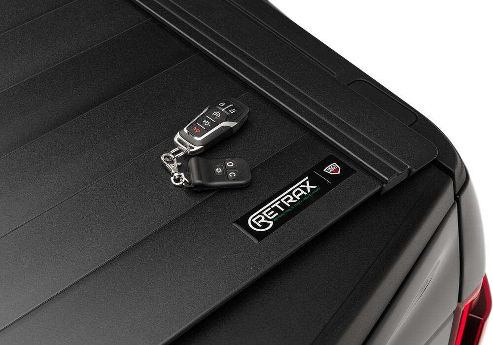 RX_PowerTraxProMX_Ford-Raptor-Details-06-Badge-Remote.jpg