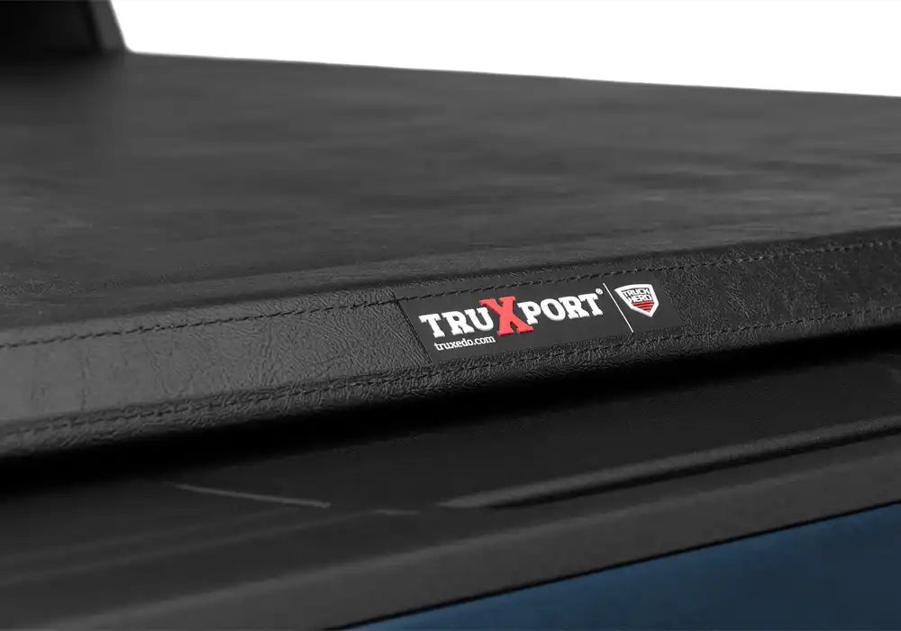 TX_Truxport_20Chevy-HD2500_Details_06_Badge.jpg