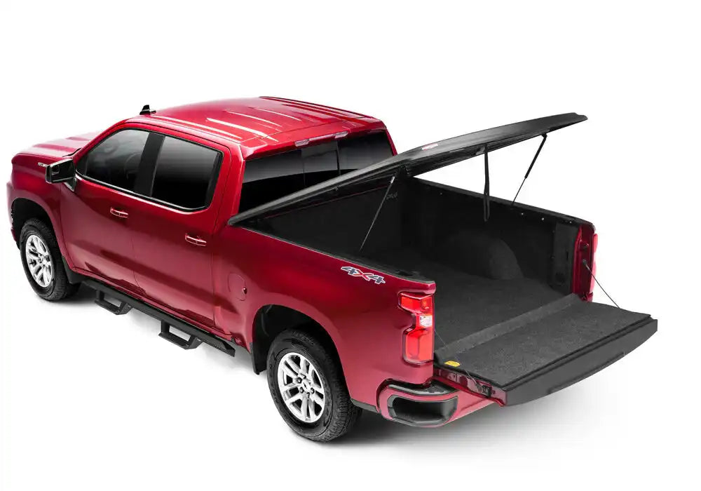 UC_SE_19Chevy-Silverado_03Open-Tailgate.jpg
