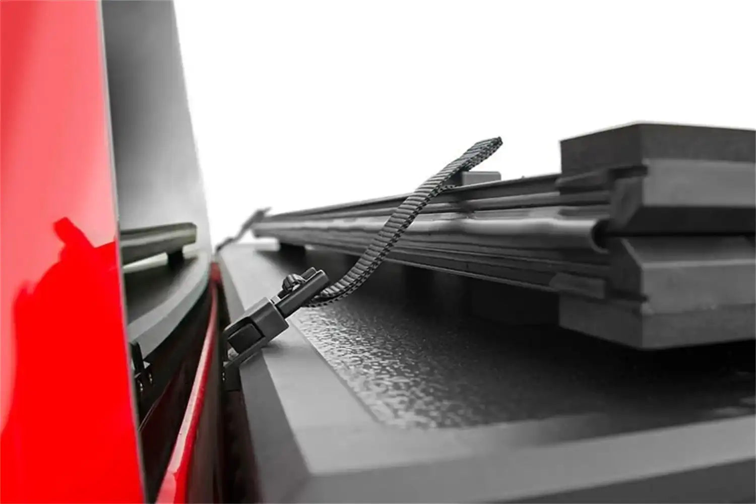 bed-cover-hardw-tri-fold-clips_1_1_3_1.jpg