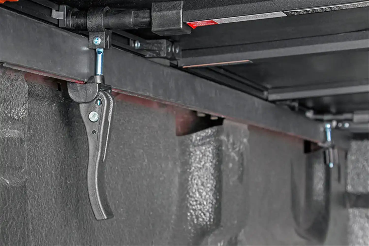 bed-cover-soft-tri-fold-clamps_3_2.jpg