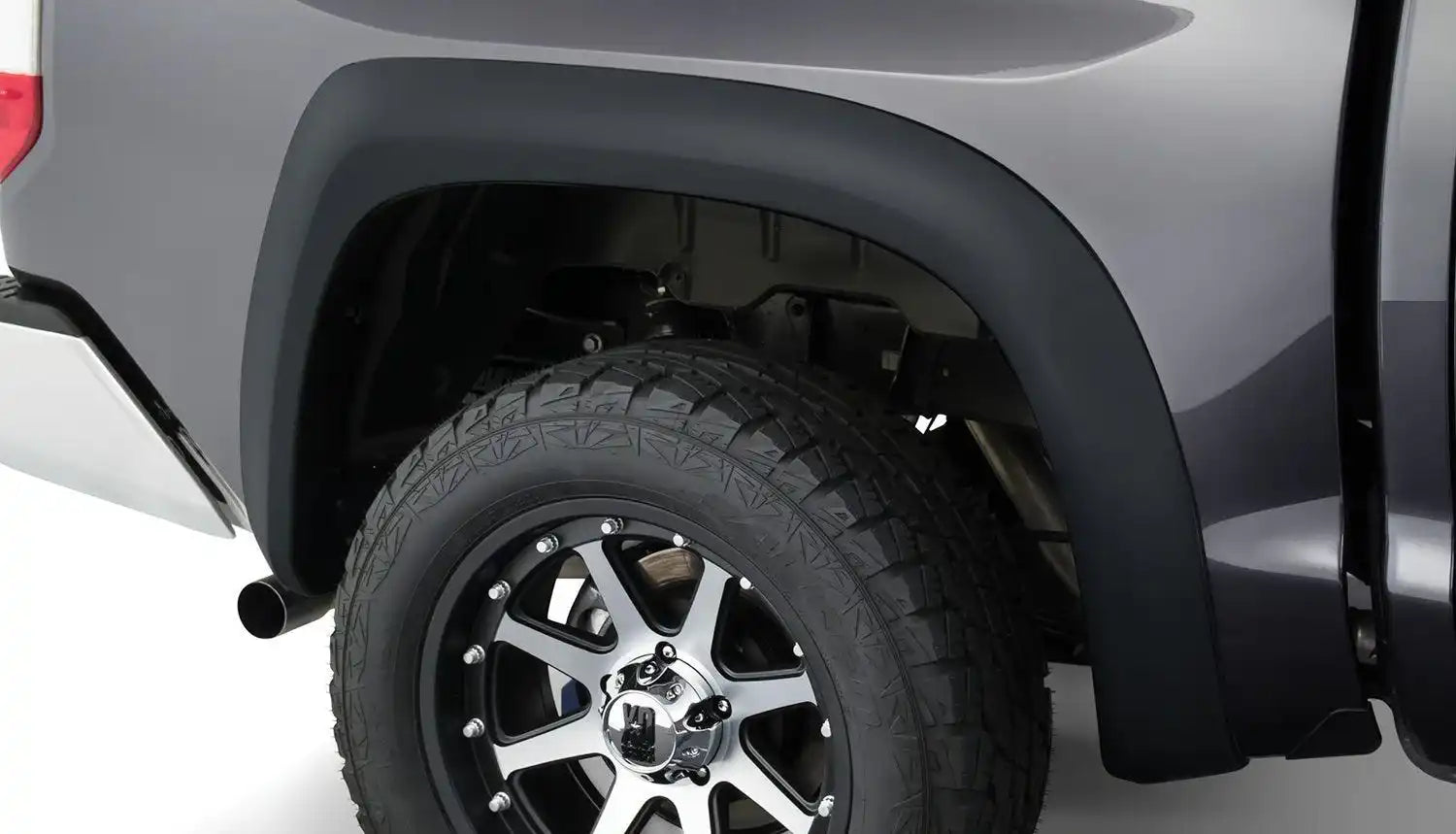 bushwacker_extendstyle_rep_rear_onvehicle_70010-02.jpg