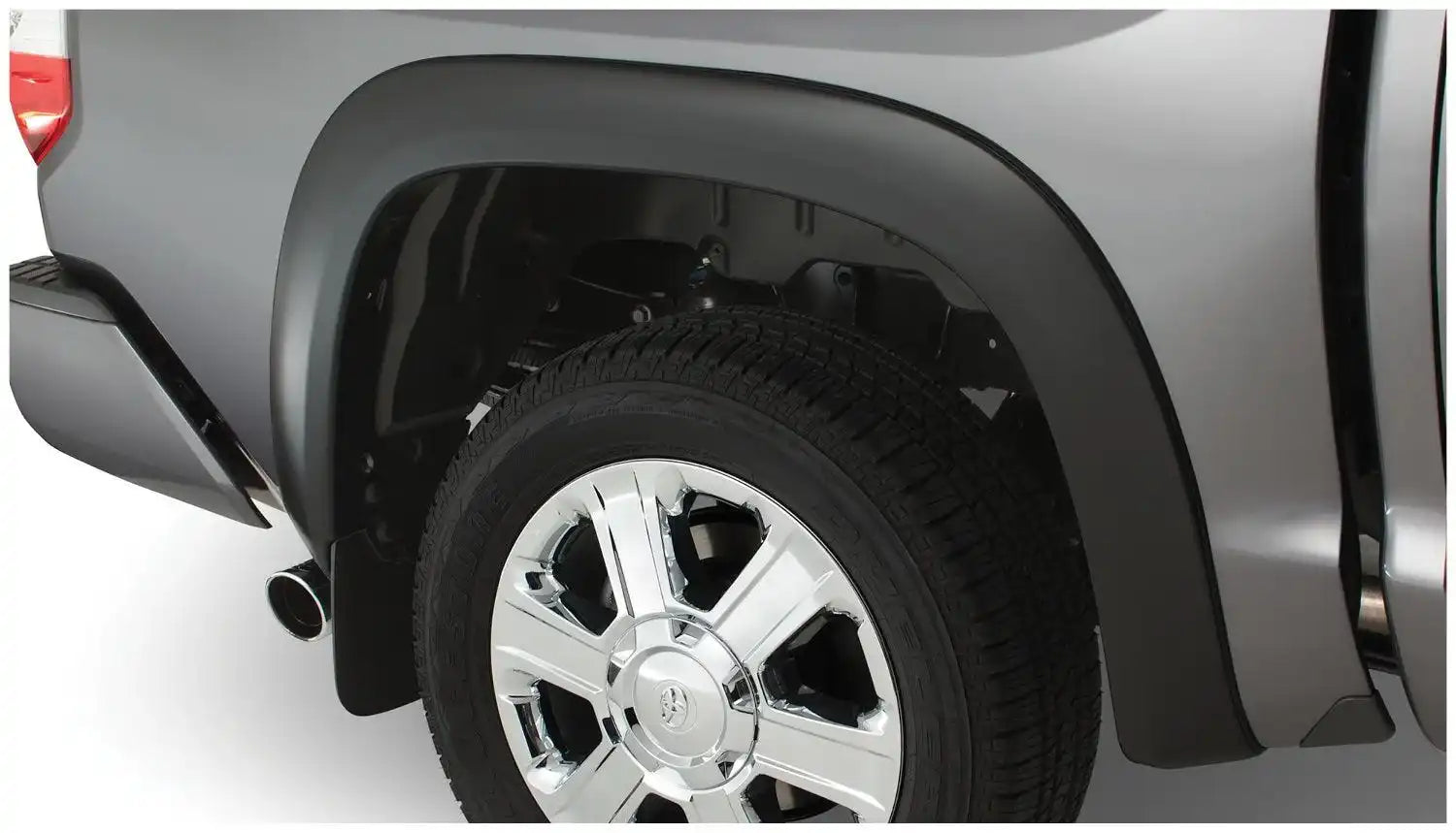 bushwacker_oestyle_rep_rear_onvehicle_31070-02.jpg