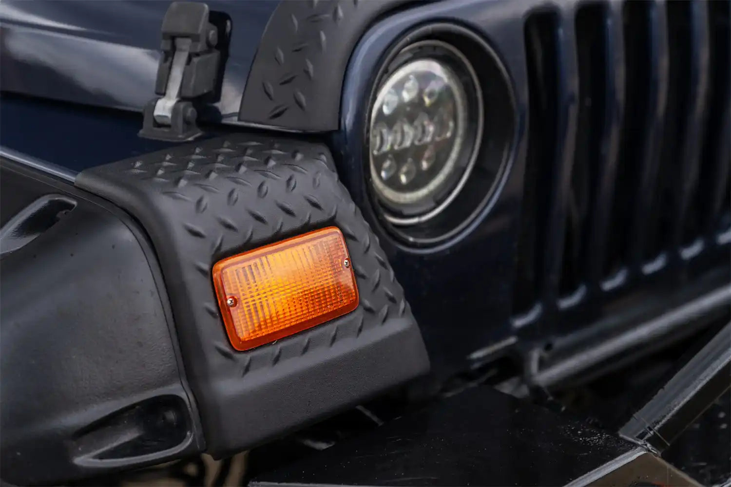 bw_trailArmor_frontCorner_blue1998jeepTJ_3qtrCloseRight_14007.jpg