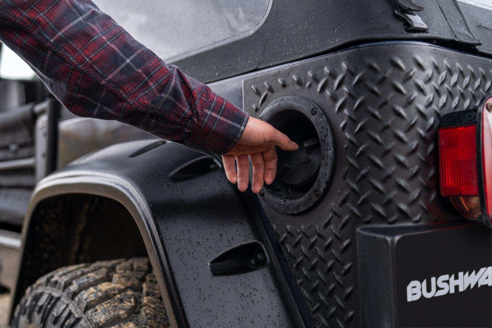 bw_trailArmor_rearCorner_blue1998jeepTJ_hand_14004.jpg