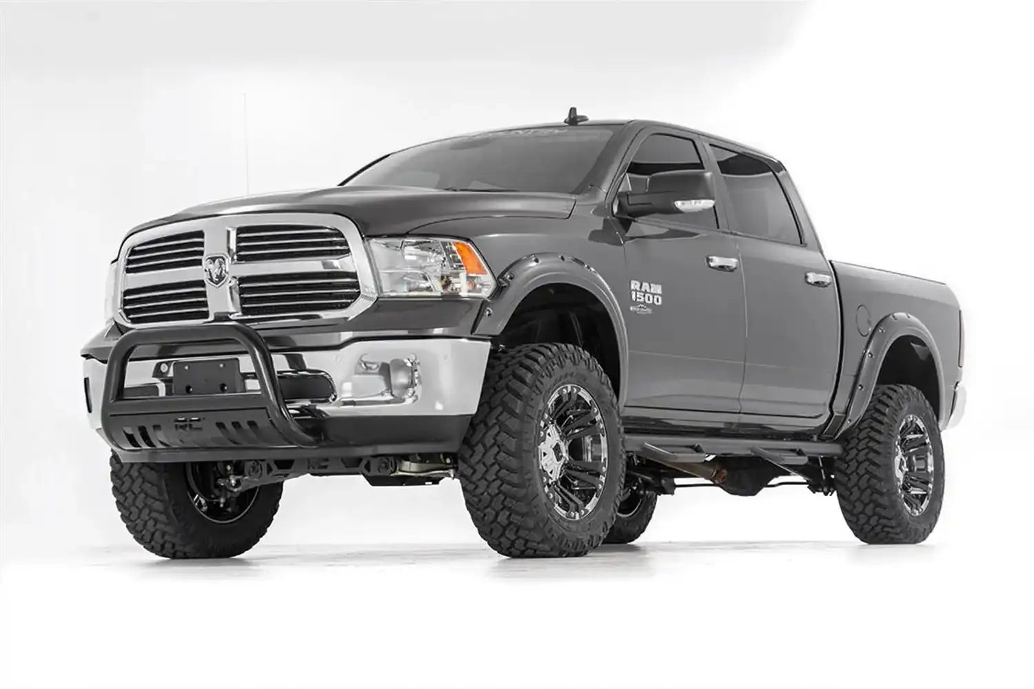 dodge-16-ram1500-gray-fd-studio-324s_3.jpg