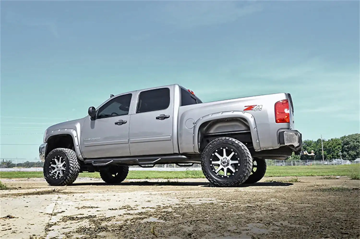 gm-fender-flares-painted_f-c10711-installed-rear_1_2.jpg