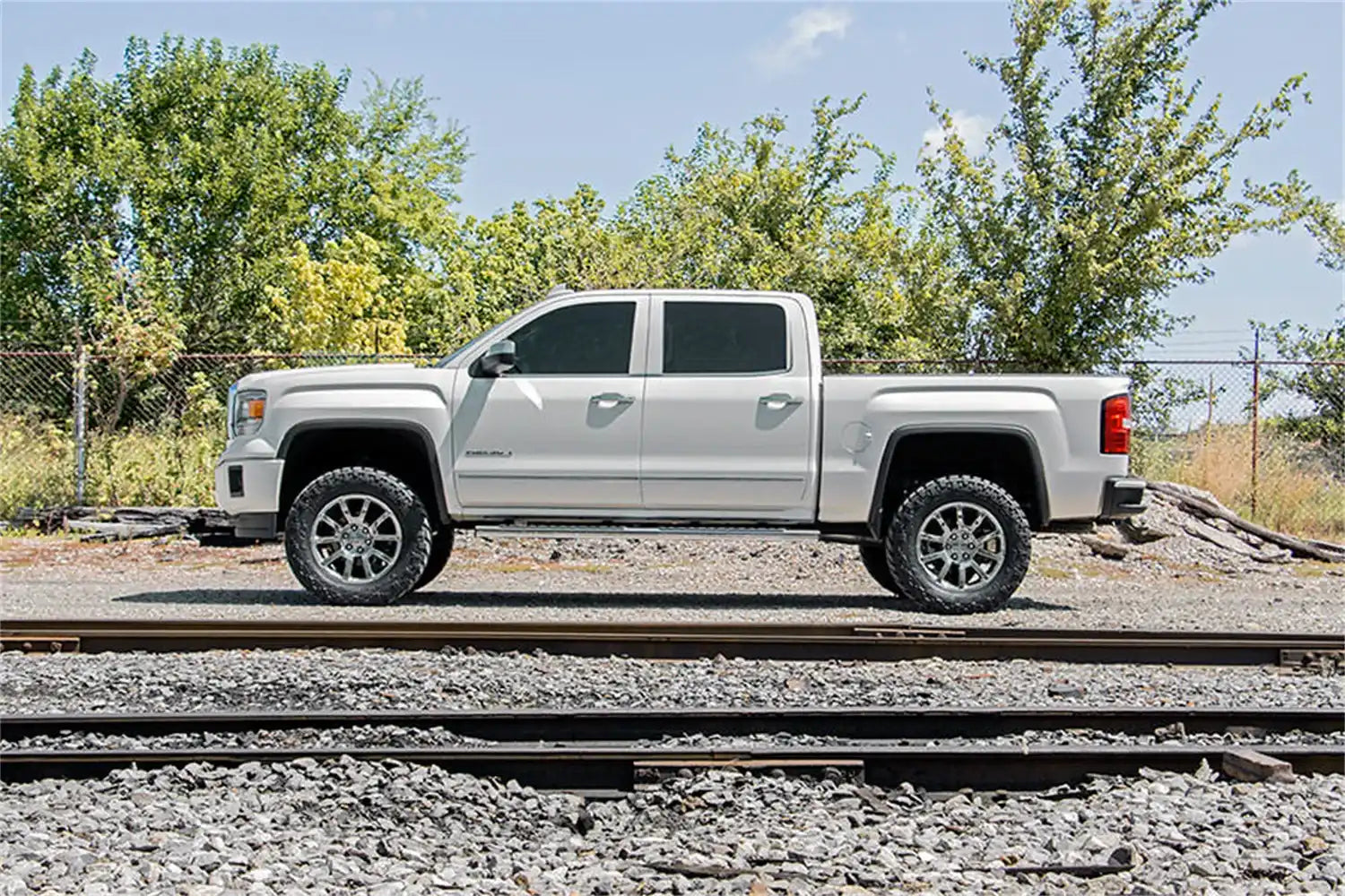 gmc-lift-kit_176-white-denali-ds.jpg