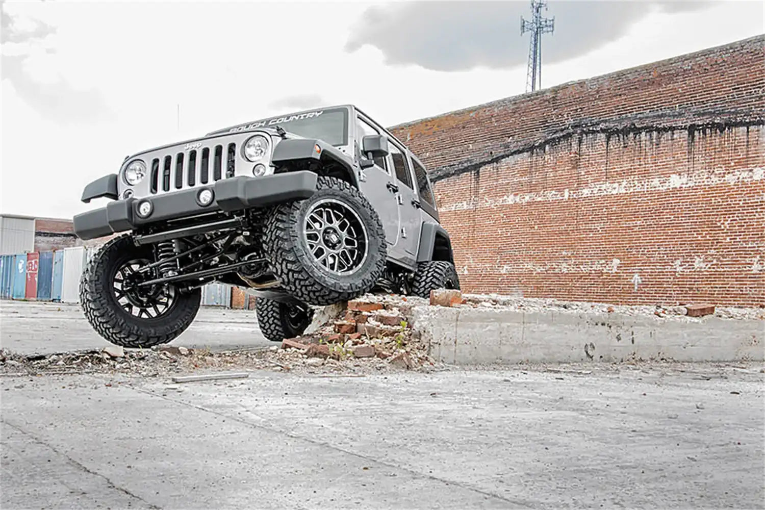 jeep-lift-kit_681s-installed-brick-crawl_3.jpg