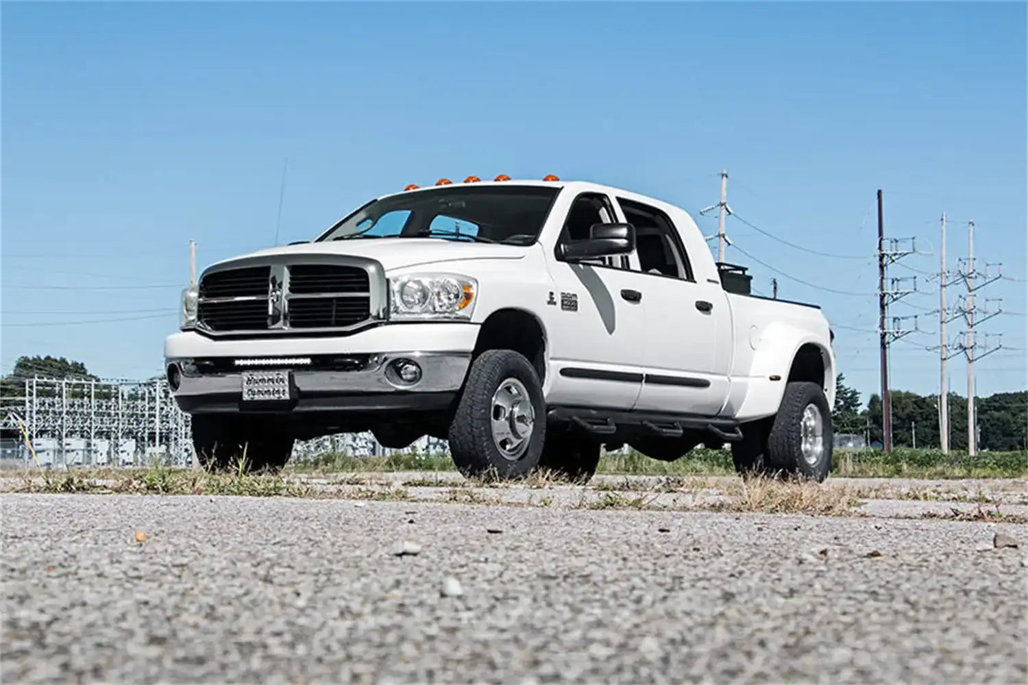 lights-20-inch-dodge-mounts_70568-white-ram-3500-fd_1_1_2.jpg