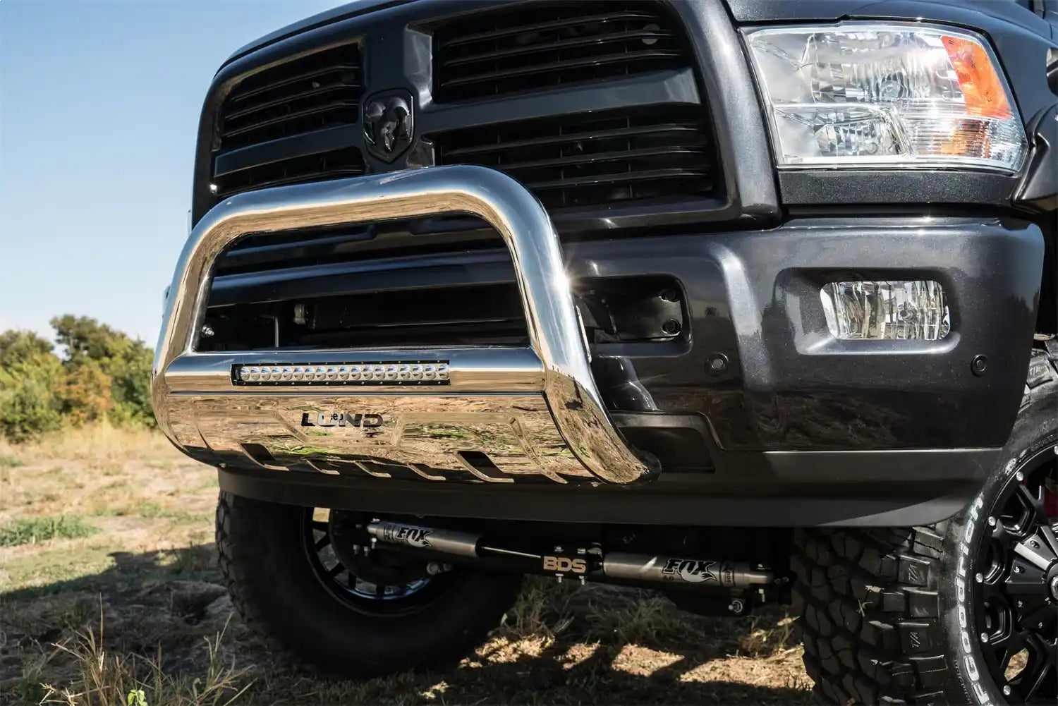 lund_47021205_bullbar_lifestyle.jpg