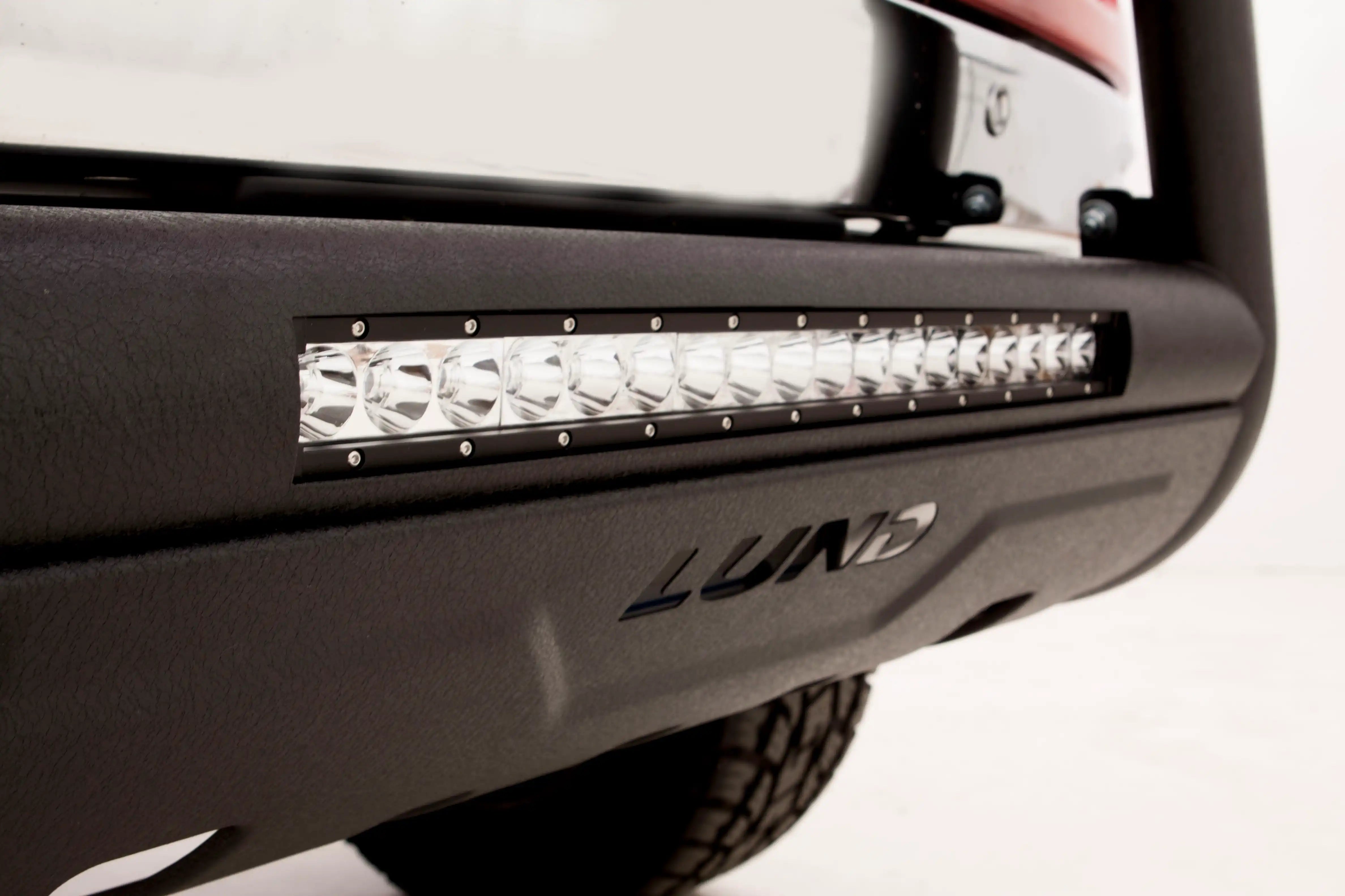 lund_47121201_bullbar_closeup.jpg