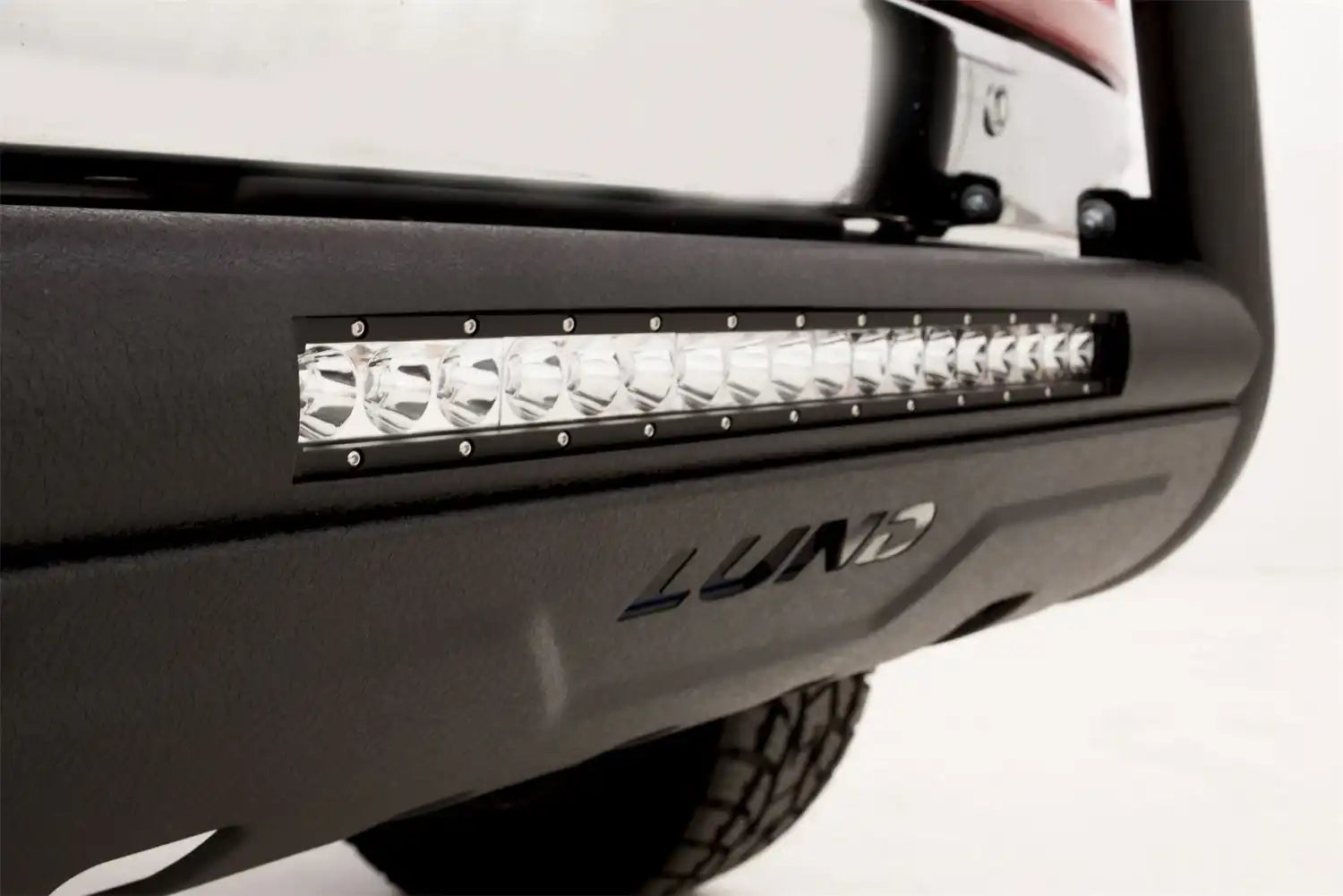 lund_47121206_bullbar_closeup.jpg