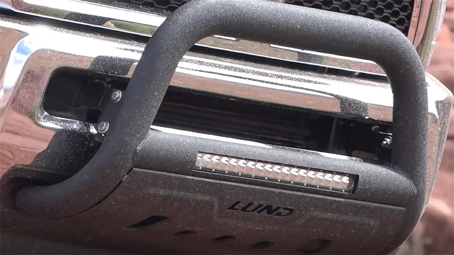 lund_47121210_bullbar_lifestyle.jpg