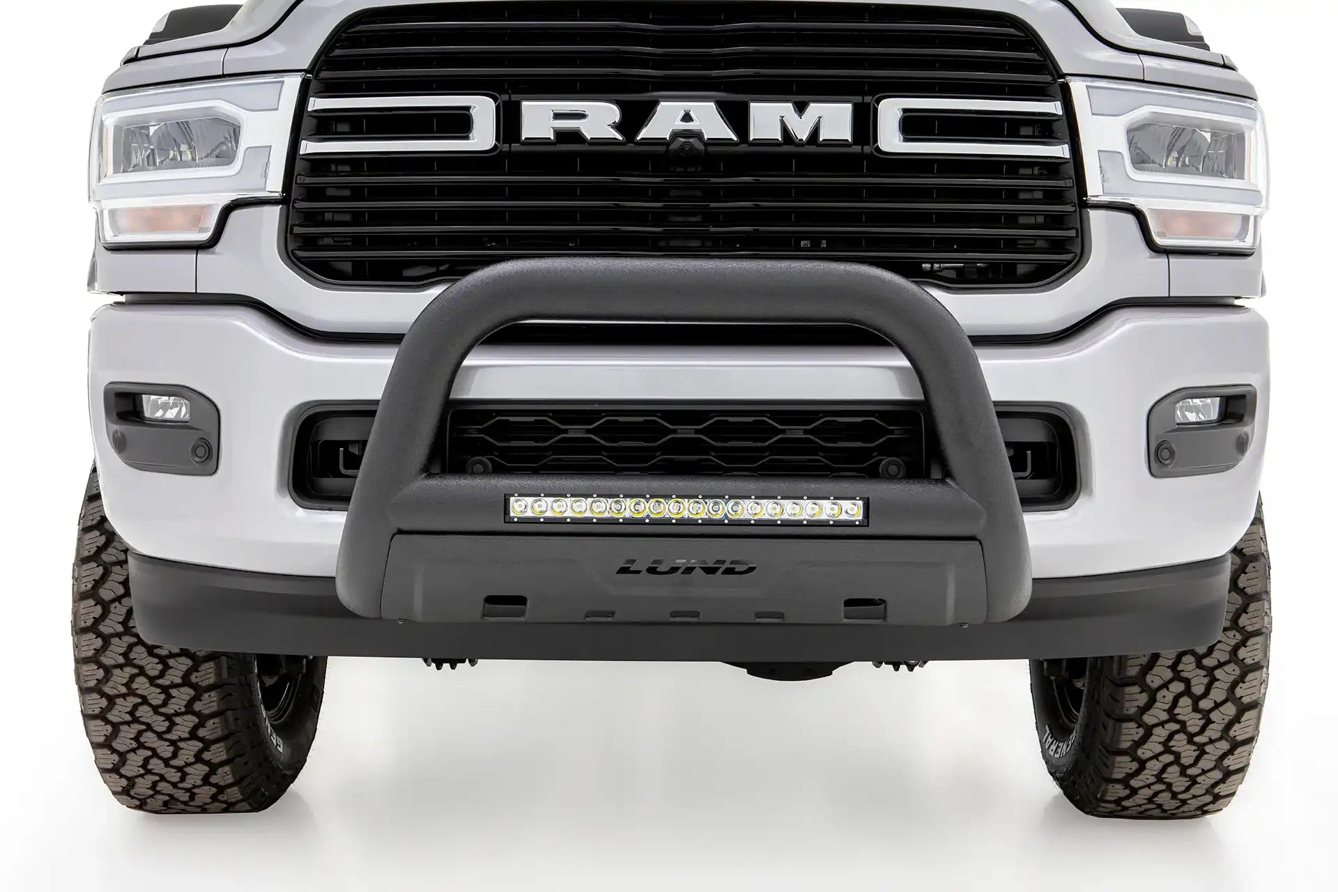 lund_47121308_bullbar_closeupv2.jpg