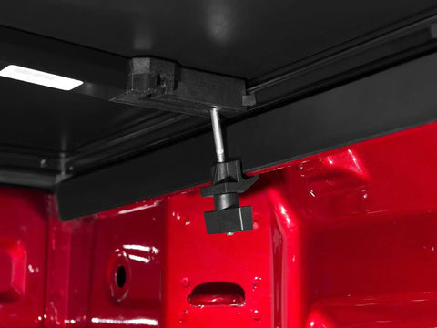 soft-trifold_details_01clamp.jpg