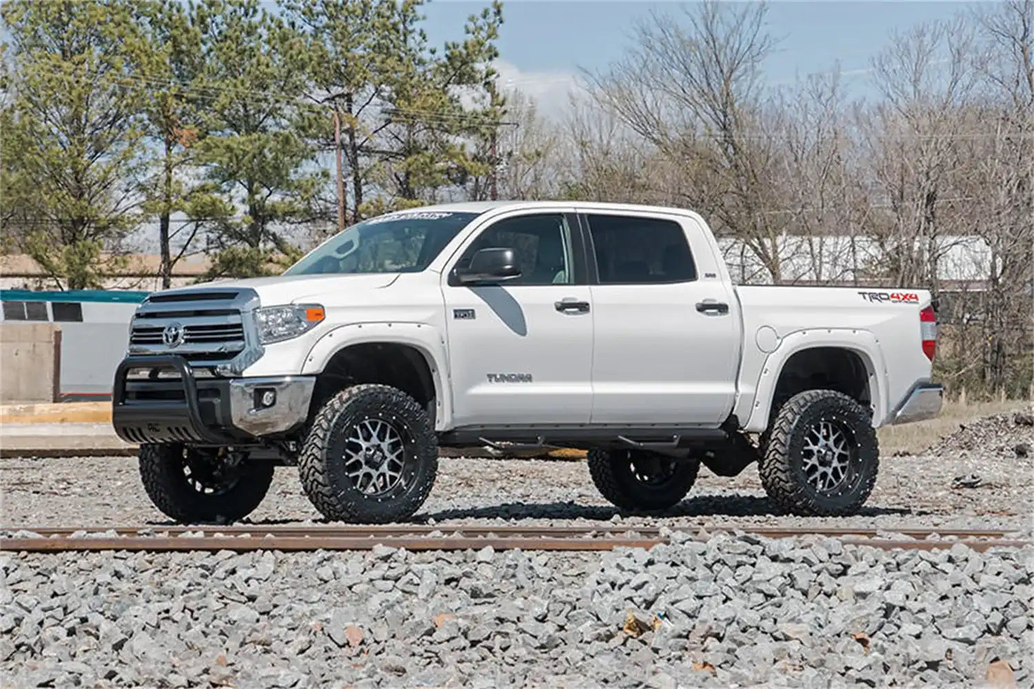 toyota-16-tundra-white-ds-trains-773n2_3_1_1.jpg