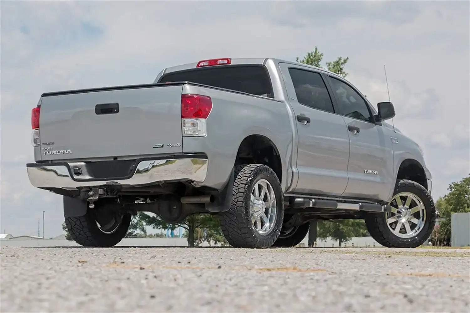 toyota-lift-kit_76720-silvertundra4_1_1_1_1.jpg